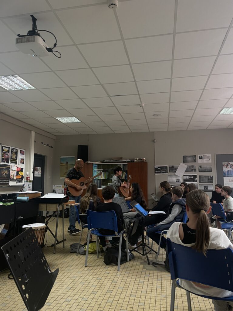 Projet 1ère Dauphine - Création chanson avec des artistes au collège Pierre Fanlac à Belvès