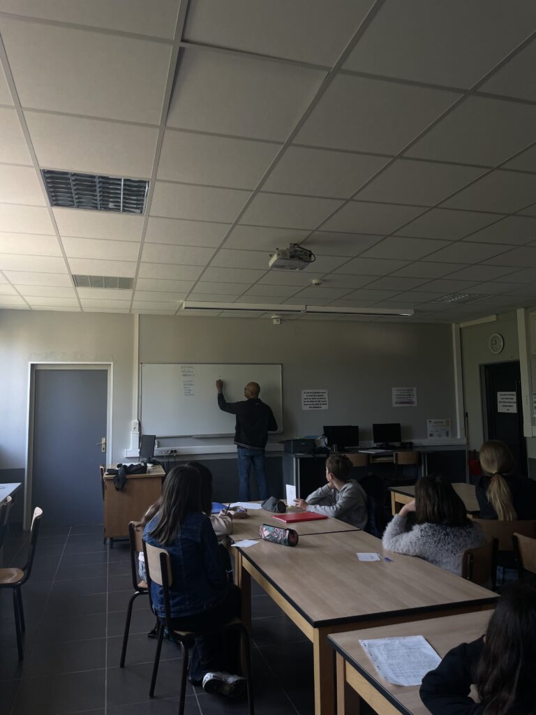 Projet 1ère Dauphine - Création chanson avec des artistes au collège Pierre Fanlac à Belvès